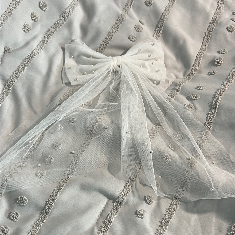 Elegant White Bow with Pearls